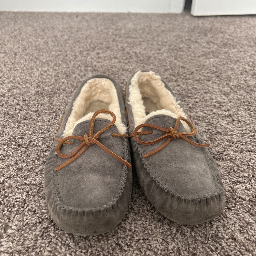 Dark Grey Women’s Ugg slippers